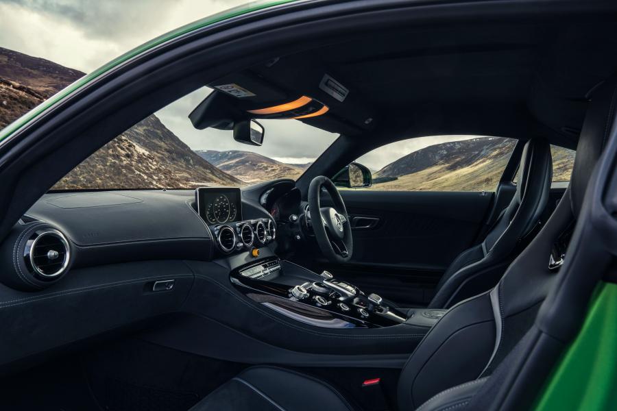 Интерьер Mercedes-AMG GT R 2017 года  (UK) (фото 31 из 40)